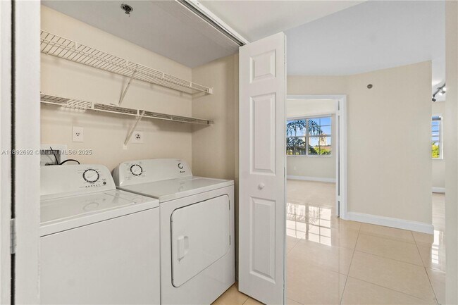 Building Photo - 19655 E Country Club Dr