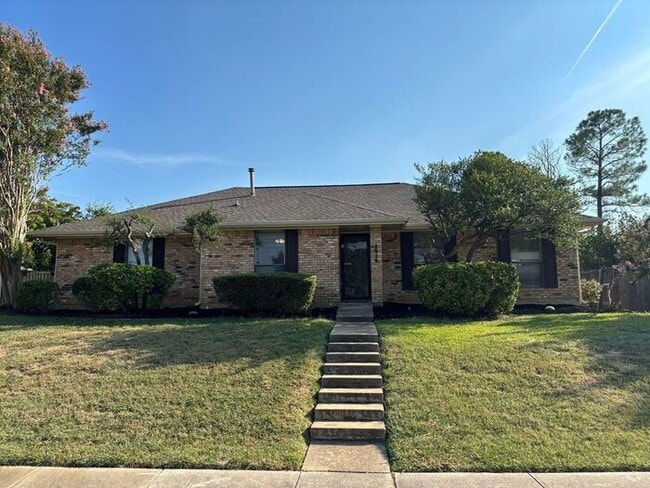 Building Photo - 1616 St James Dr