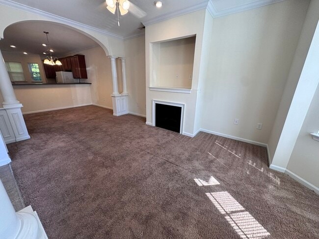 Building Photo - 2 Bed 2 Bath SPACIOUS Town Home! LOCATION LOCATION LOCATION!