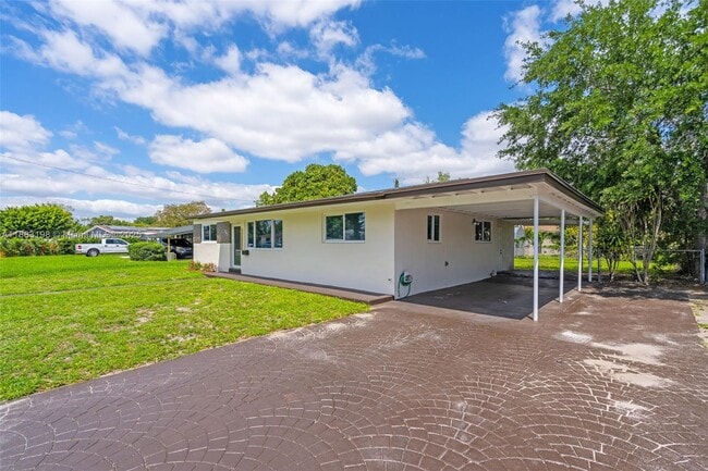Building Photo - 741 NW 175th Dr