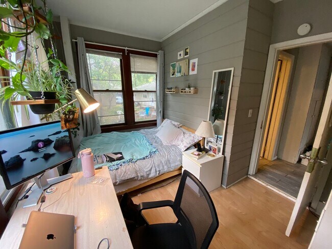 Building Photo - 1801 Talmage Ave SE