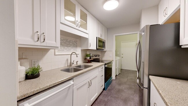 Building Photo - 773 Peninsula Ct