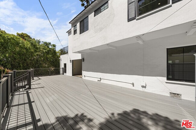 Building Photo - 1722 N Vista St
