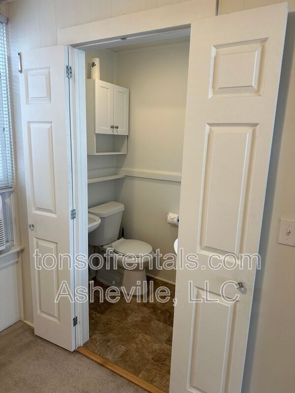 Building Photo - 326 Spring St