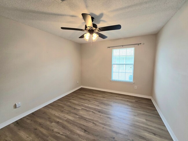 Building Photo - Adorable 3/2 Stonebrook Patio Home