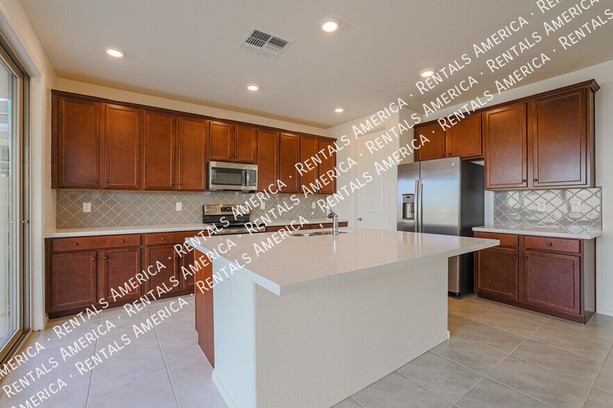 Building Photo - 10036 E Tiburon Ave