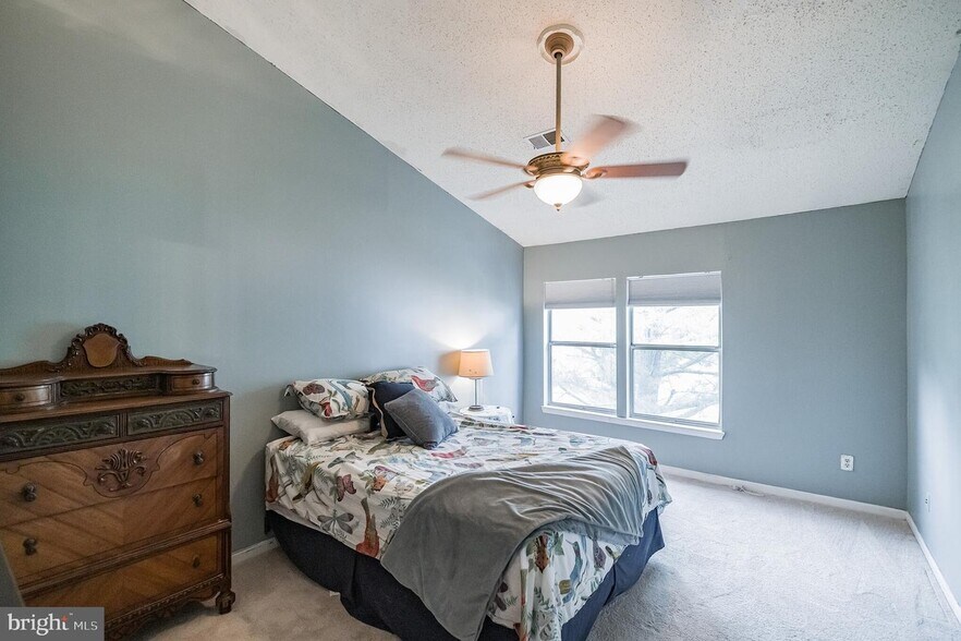 Building Photo - 7705 Lafayette Forest Dr
