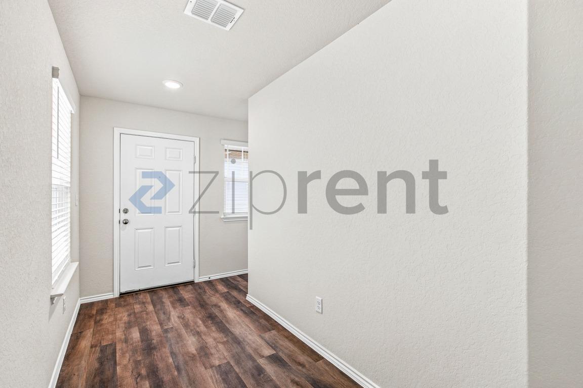 Building Photo - Unit