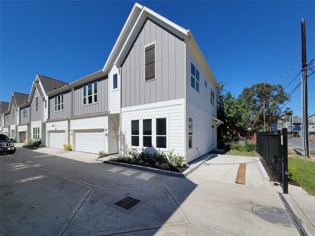 Building Photo - 5931 Beall St