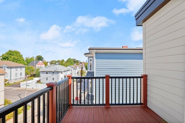 Building Photo - 42 Dennis St