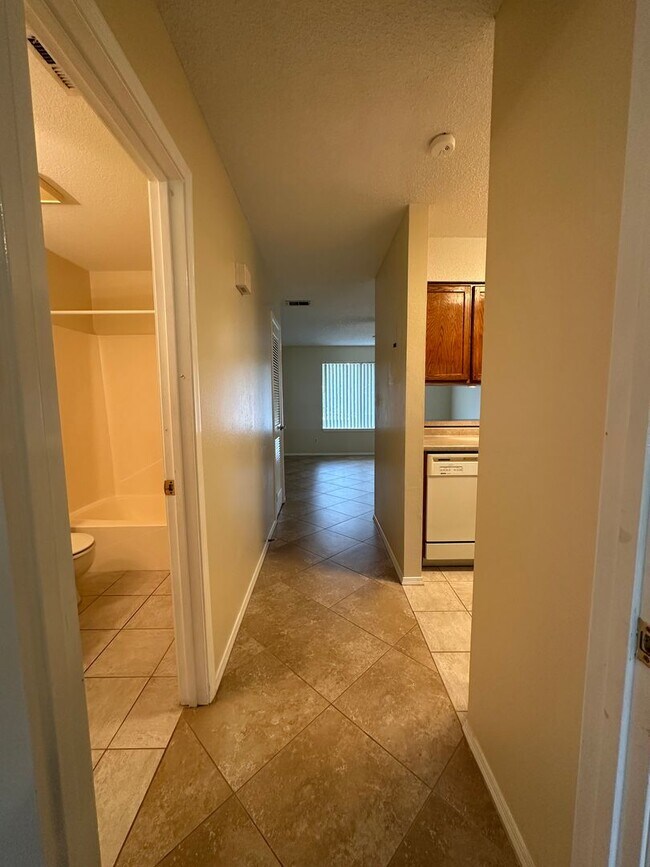 Building Photo - **Move In Special-50% Off First Months Rent**
