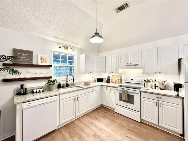 Building Photo - 1210 Bienville Blvd