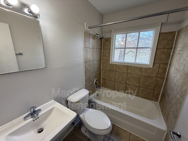 Building Photo - 733 Bellows Ave