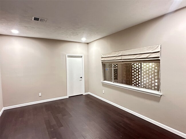 Building Photo - 10902 Bob White Dr