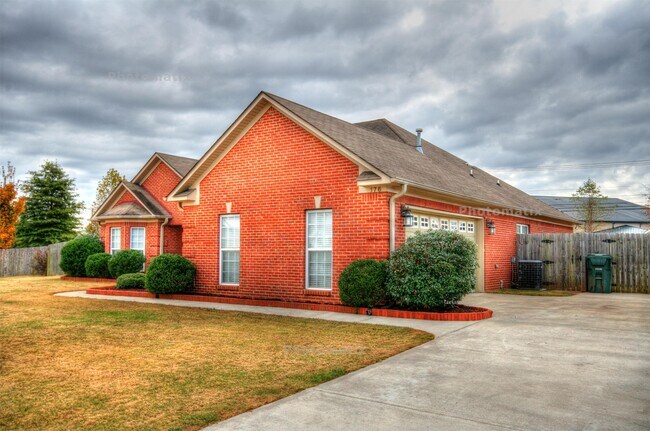 Building Photo - 176 Timber Oak Rd