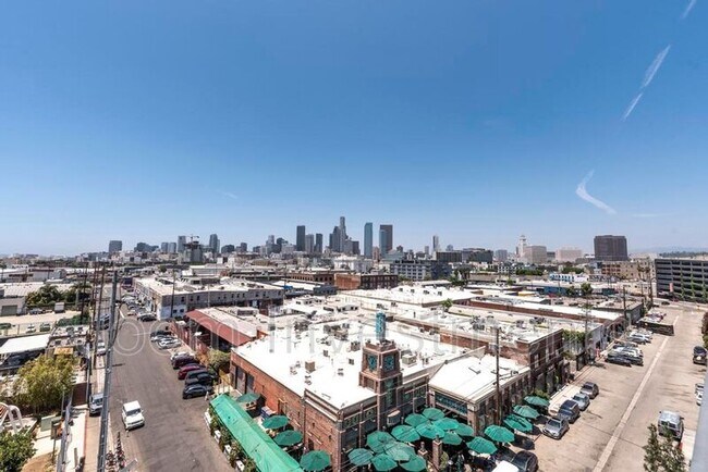 Building Photo - 527 Molino St