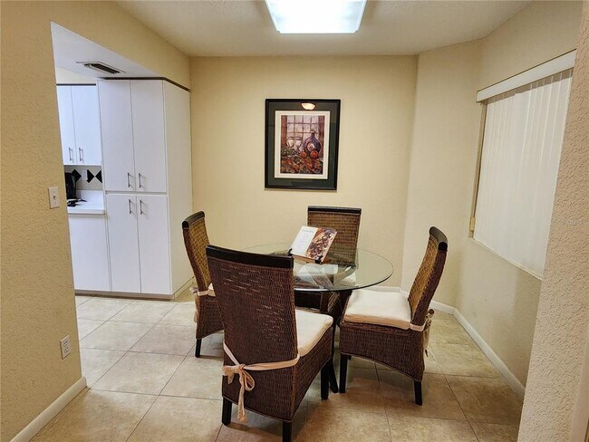 Building Photo - 6105 Bahia Del Mar Cir