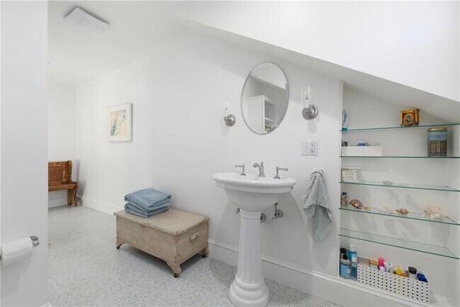 Building Photo - 9 White Terrace