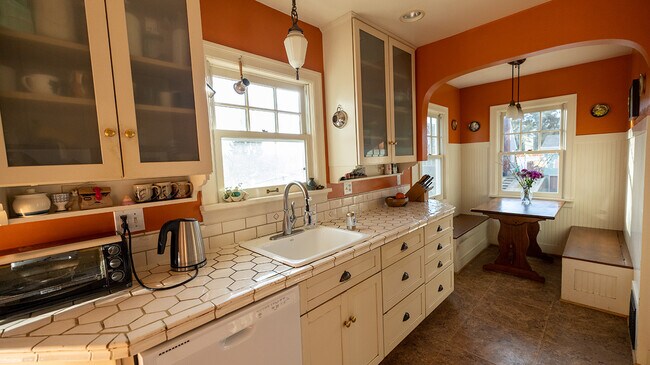 Kitchen - 4322 SE 28th Pl