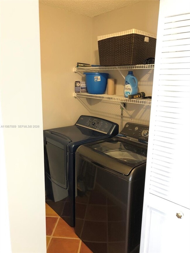 Building Photo - 19901 E Country Club Dr