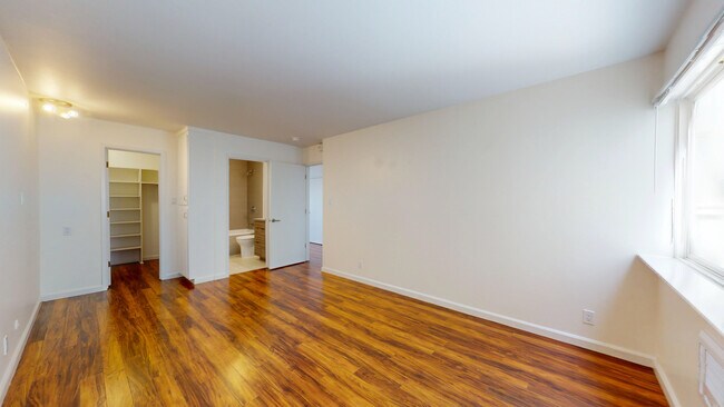 Building Photo - 2642 Greenwich St