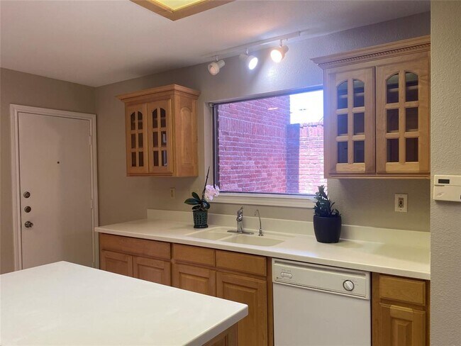 Building Photo - 7447 Cambridge St