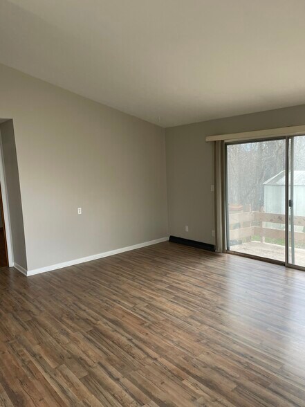 Building Photo - 1616 Maxen Dr
