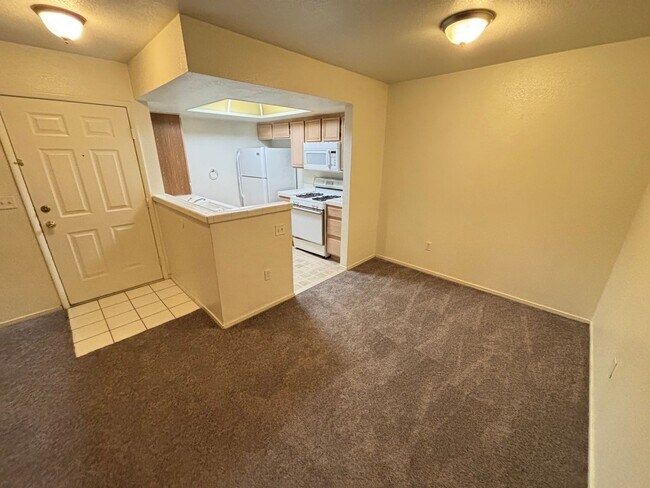 Building Photo - Spacious 1BED/1BATH 2nd floor Condo in La Posada at Summerlin.