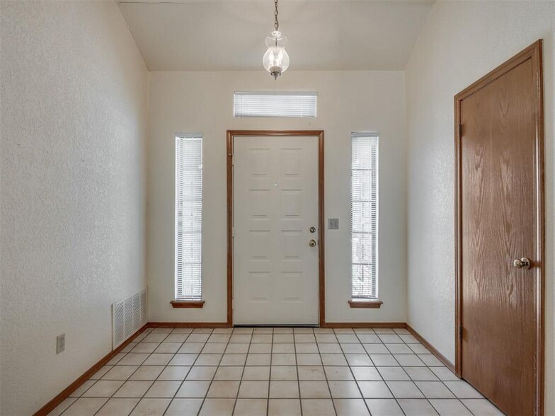 Building Photo - 10208 Pinckney Ct