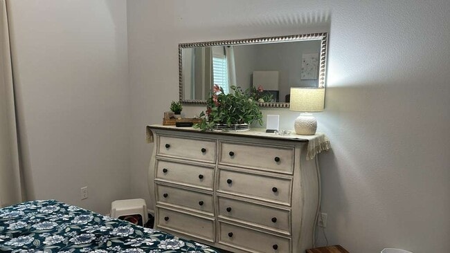 Building Photo - 226 Golden Fern Dr