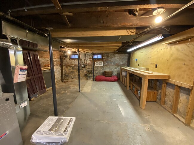 Building Photo - 815 W Gordon St