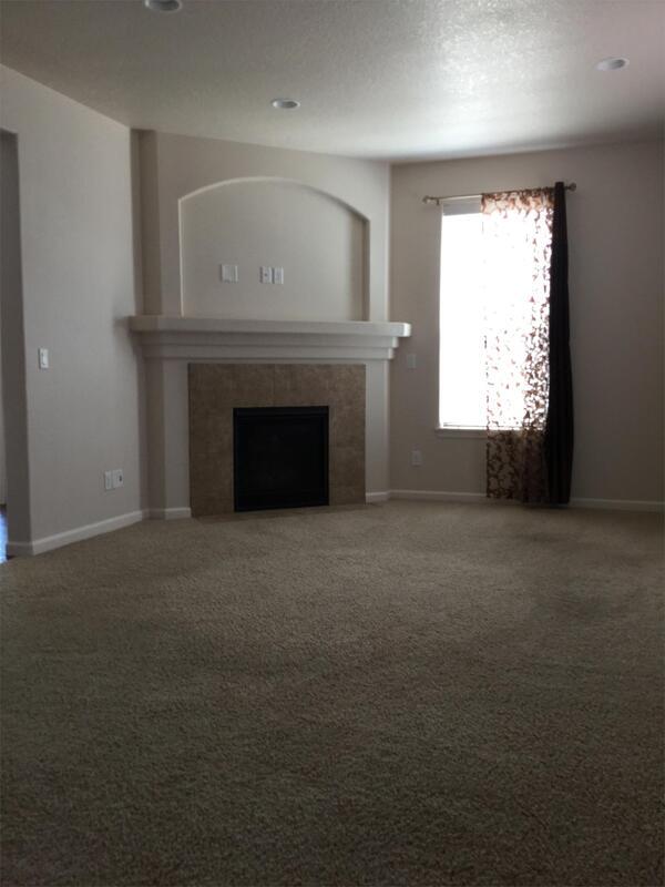 Building Photo - 3395 SE Meadowview Way