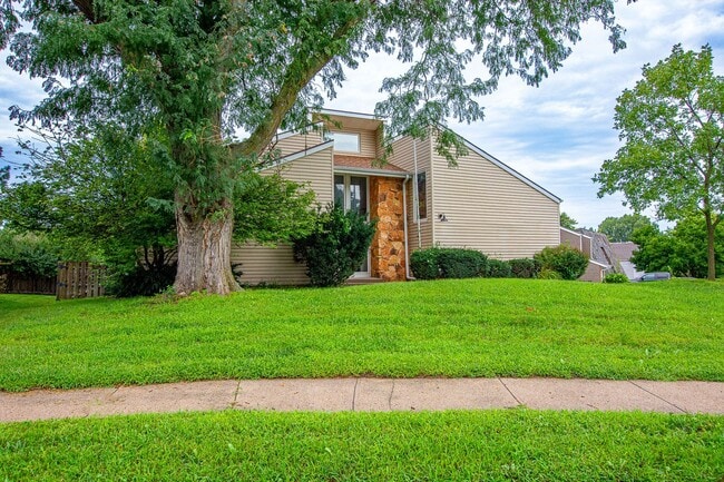 Building Photo - 722 S 153rd Cir