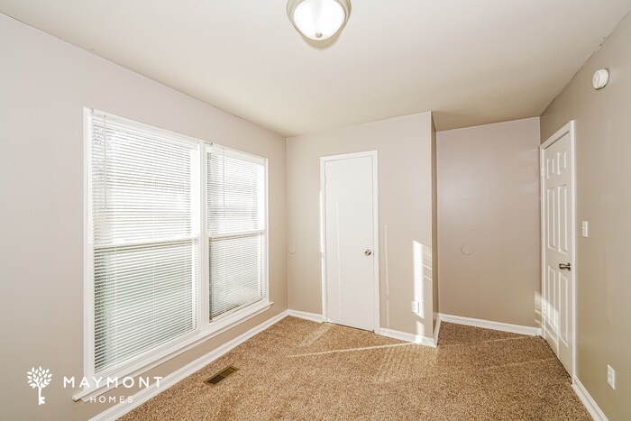 Building Photo - 1501 6th Pl NW