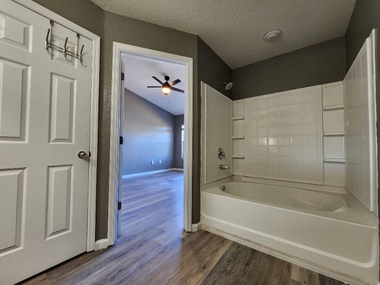 Building Photo - 4962 SW 45th Cir