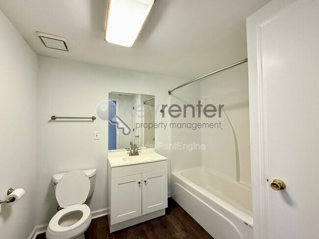 Building Photo - 4910 Bal Harbor Dr
