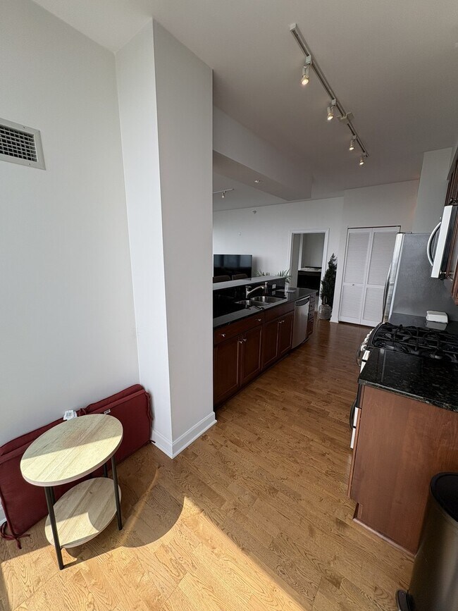 Building Photo - 1201 S Prairie Ave