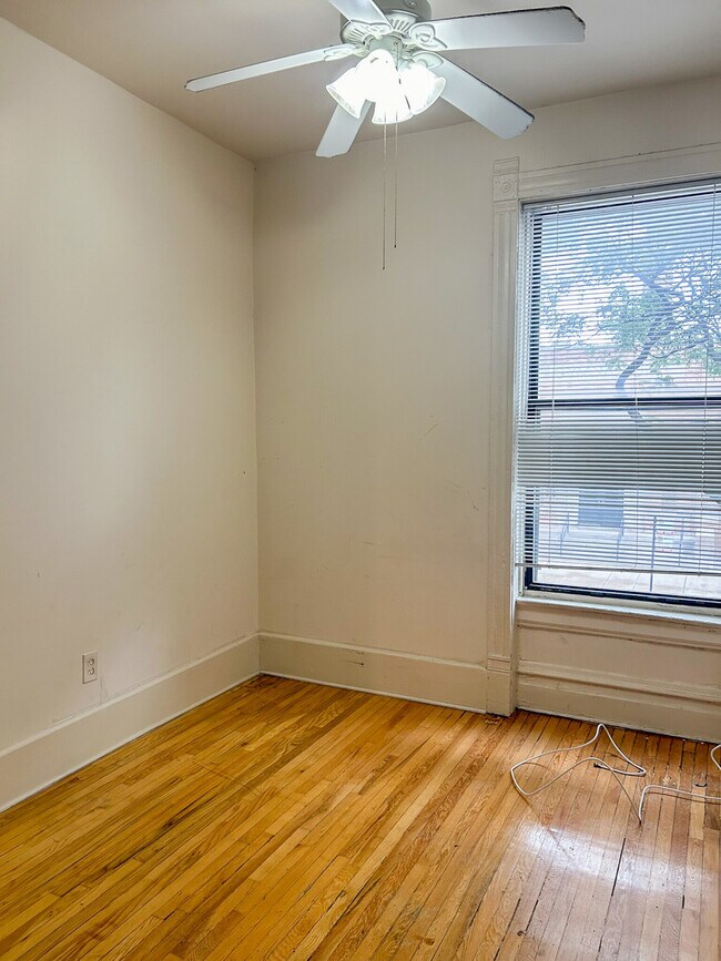 Building Photo - 703 W Willow St