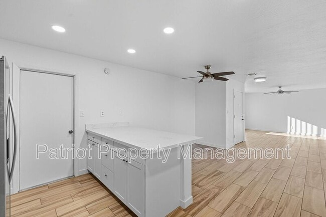 Building Photo - 821 N 87th Pl
