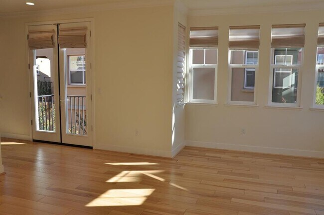 Building Photo - 2842 Catalino St