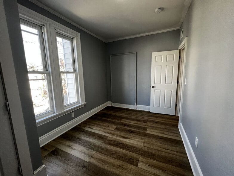 Building Photo - 237-239 South 7th Street, 2R