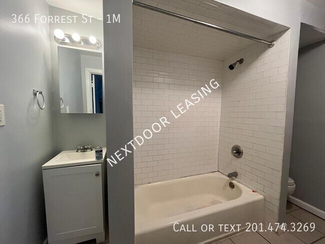 Building Photo - 366 Forrest St