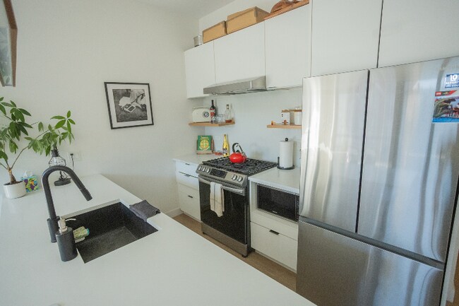 Building Photo - 4806 N Magnolia Ave