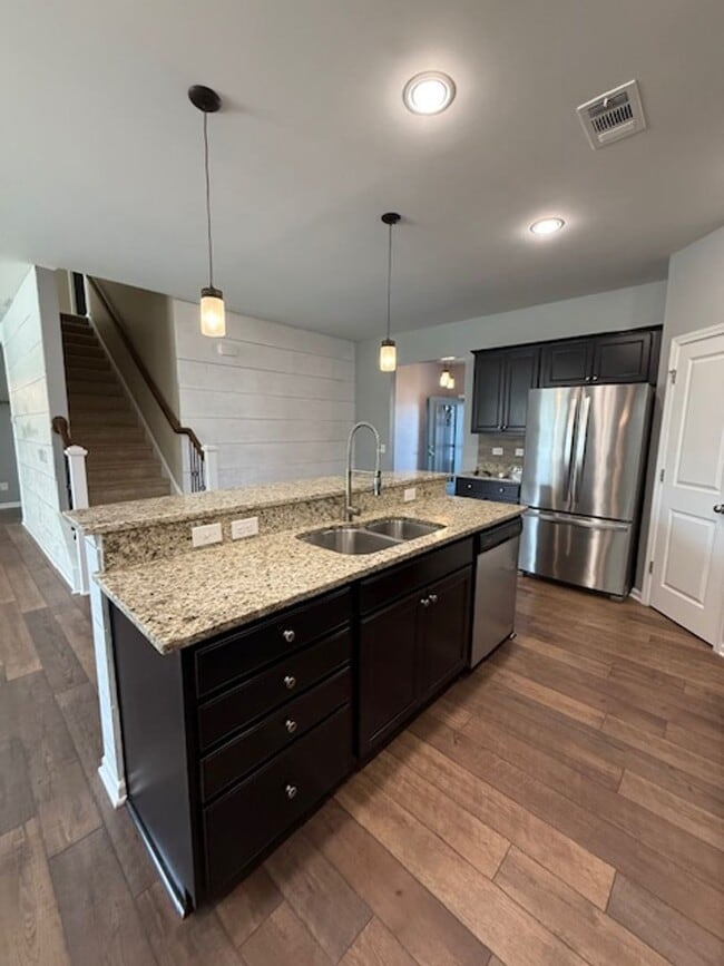 Building Photo - Beautiful 4BR Home in Shadow Moss – Available Now!