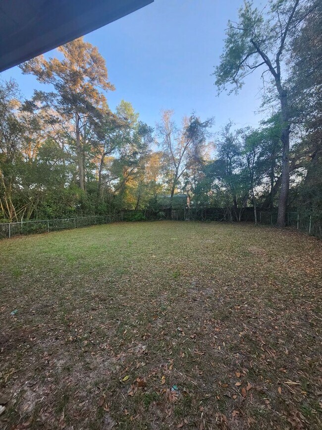 Building Photo - 301 Gaile Ave