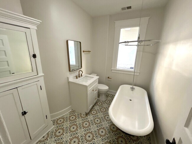 Building Photo - 280 N McNeil St