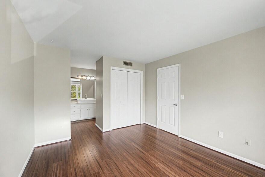 Building Photo - 265 Hillsboro Pl