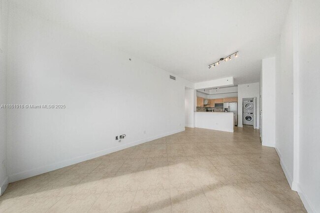 Building Photo - 2525 SW 3rd Ave