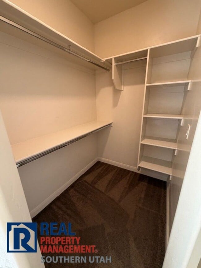 Building Photo - Home in Painted Desert