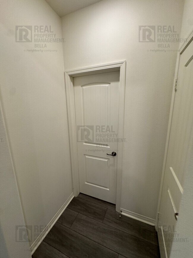 Building Photo - Cul-De-Sac Home in Heritage Lake Featuring Downstairs Bedroom & Bath + Loft